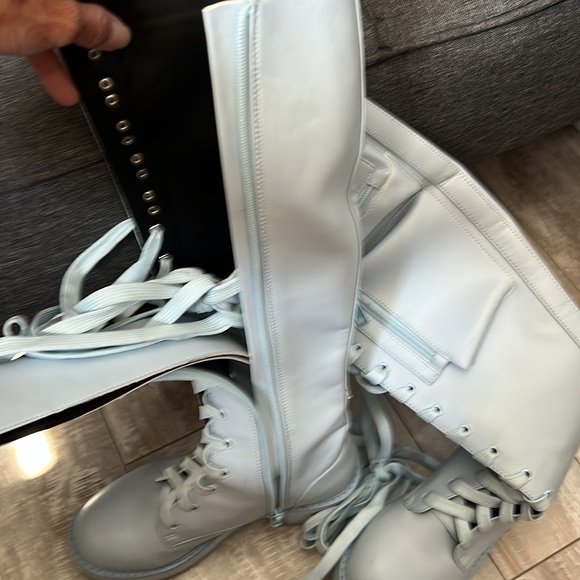 Boots - Picture 3 of 6